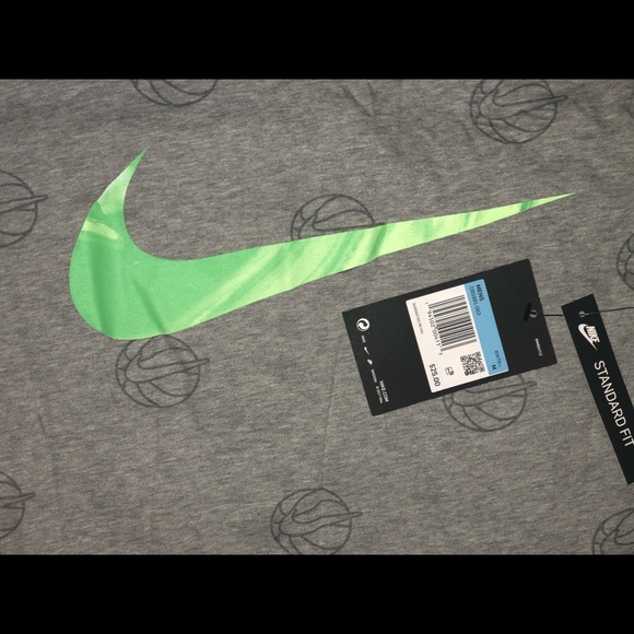 Nike t-shirt; basketball themed; Standard fit. - Picture 3 of 4